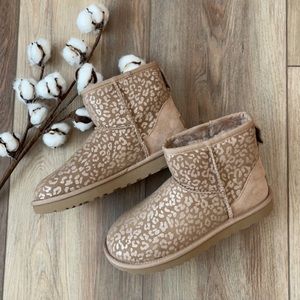 🍃🔆UGG- MINI SNOW LEOPARD BOOTS🔆🍃